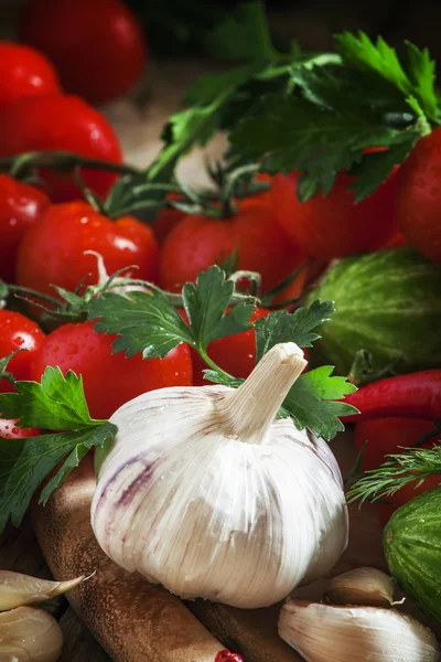 Knoblauch, Gemüse, Kräuter, vegetarisches Essen — Stockfoto