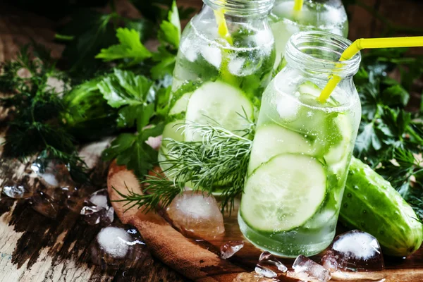 Cucumber fizzy drink with herbs and ice