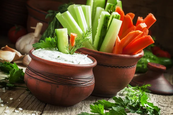 Hälsosamt mellanmål: selleri, gurka och morot — Stockfoto
