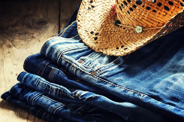 Roupas femininas em estilo cowboy country — Fotografia de Stock