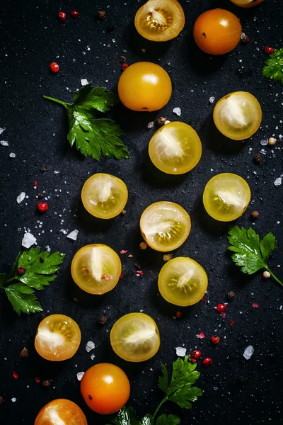 Food background, yellow cherry tomatoes — Stock Photo, Image