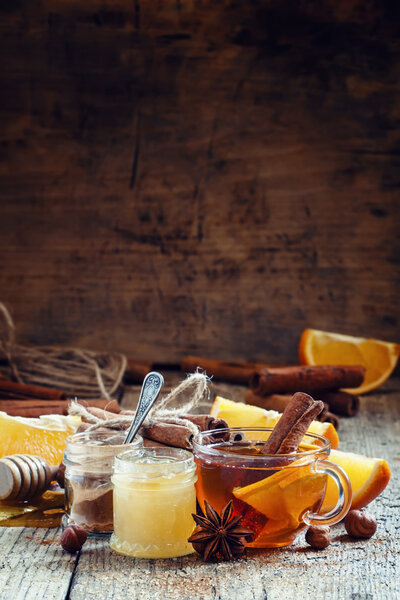 Чай с мёдом, корицей и апельсином
