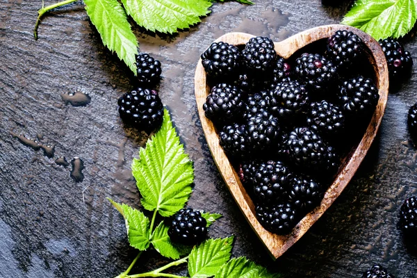 Blackberries in bowl in the shape of a heart — Stock Photo, Image