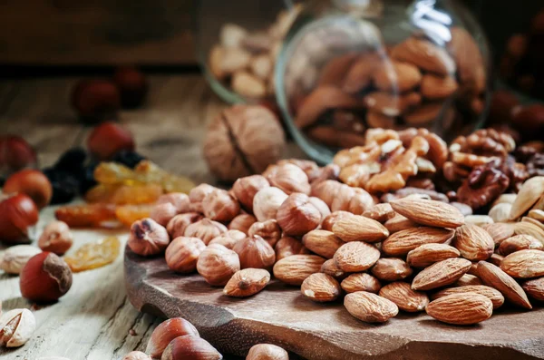 Nuts mix of pistachios, hazelnuts, walnuts and almonds — Stock Photo, Image