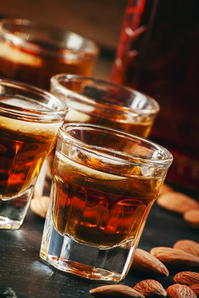 Kall whisky med is i glas — Stockfoto