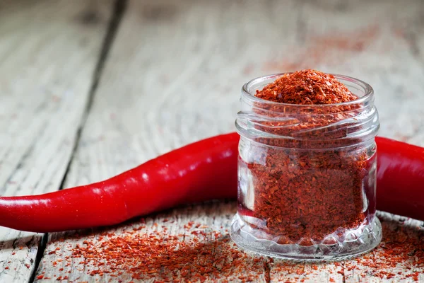 Ground hot red pepper in a glass jar — Stock fotografie