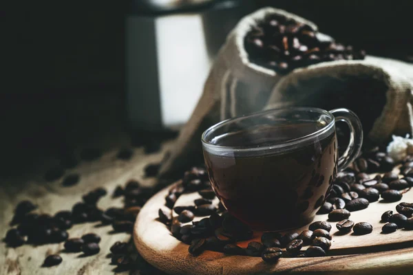 Heißer Espresso-Kaffee in einer Glasschale — Stockfoto