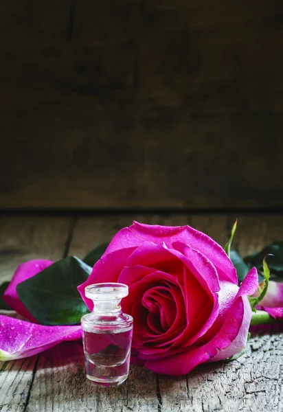 Óleo de rosa cosmético — Fotografia de Stock