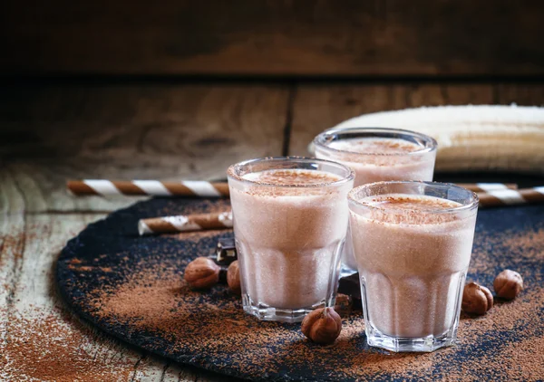 Frullato di cioccolato alla banana con noci — Foto Stock