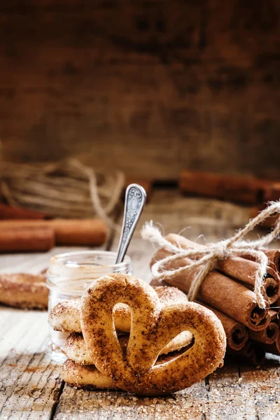 Pretzels com canela moída — Fotografia de Stock