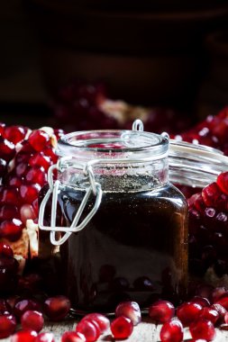 Geleneksel Ermeni tatlı nar sosu için et yemekleri