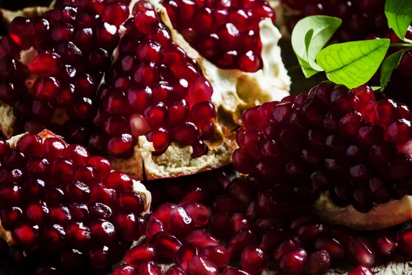 Azerbaijan peeled pomegranate — Stock Photo, Image