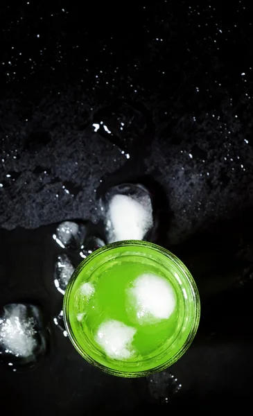 Μέντα πράσινο ποτό με πάγο — Φωτογραφία Αρχείου