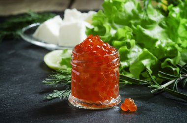 Marul ile kırmızı havyar 