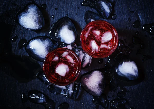 Cóctel rojo con hielo picado — Foto de Stock