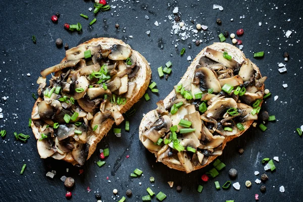 Sandwiches with mushrooms and green onion — Stock Photo, Image