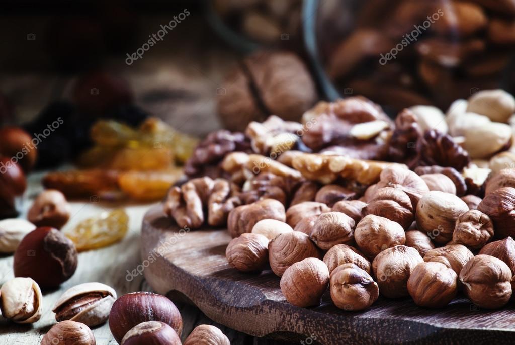Nuts mix of pistachios, hazelnuts, walnuts and almonds — Stock Photo