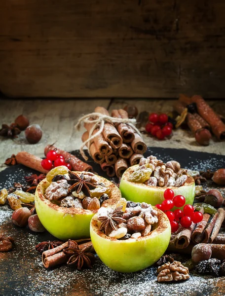 Ingredience pro pečená jablka s ořechy — Stock fotografie