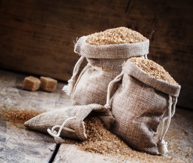 Kahverengi şeker, çanta içinde dolu 