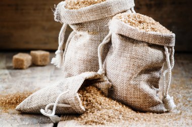 Kahverengi şeker, çanta içinde dolu 