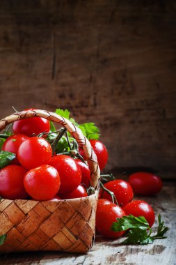 Kiraz domates ve maydanoz hasır sepet 
