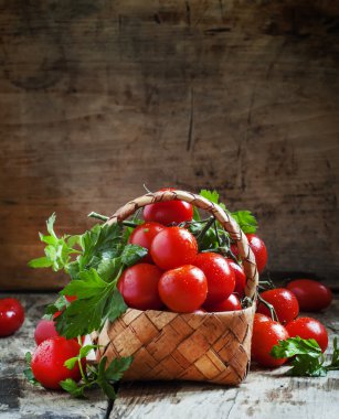 Kiraz domates ve maydanoz hasır sepet 