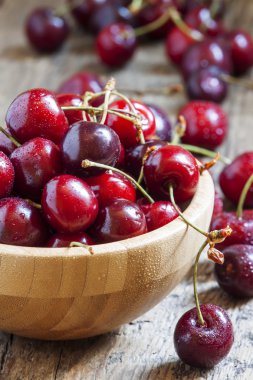 Tatlı Olgun Kiraz ahşap kase