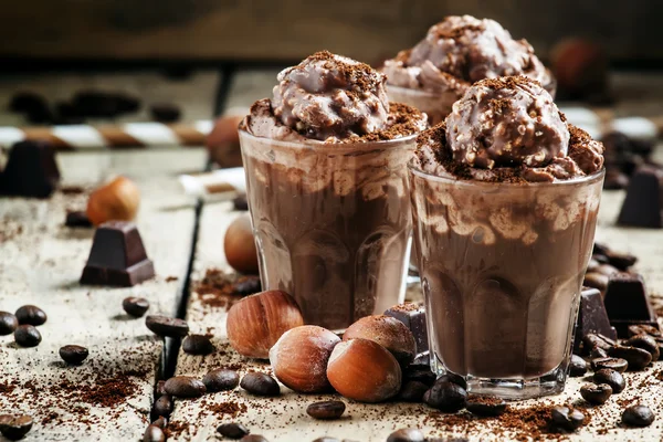 Chocolate-Coffee dessert with whipped cream, nuts and chocolate — Stock Photo, Image