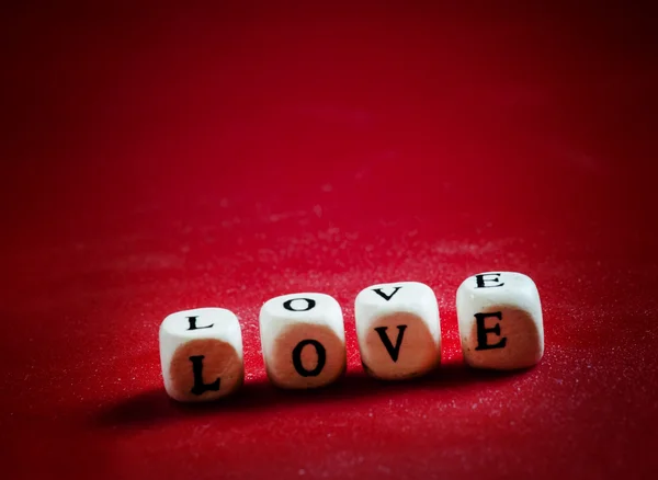 Дерев'яні блоки зі словом "любов" — стокове фото