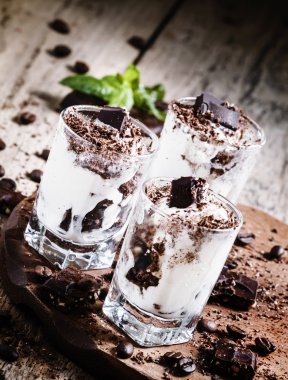 Vanilyalı kahve dondurma