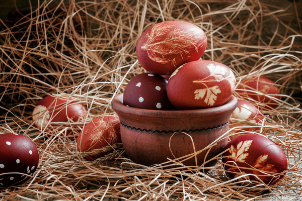 Easter composition with eggs, painted in onion skins 