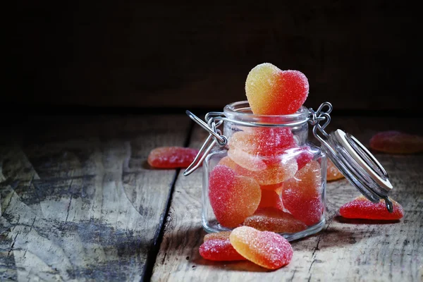 Owoce galaretki słodkie serca w słoiku — Zdjęcie stockowe