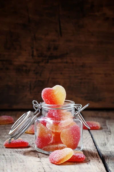 Owoce galaretki słodkie serca w słoiku — Zdjęcie stockowe