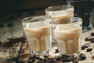 Kahve ve krem likör