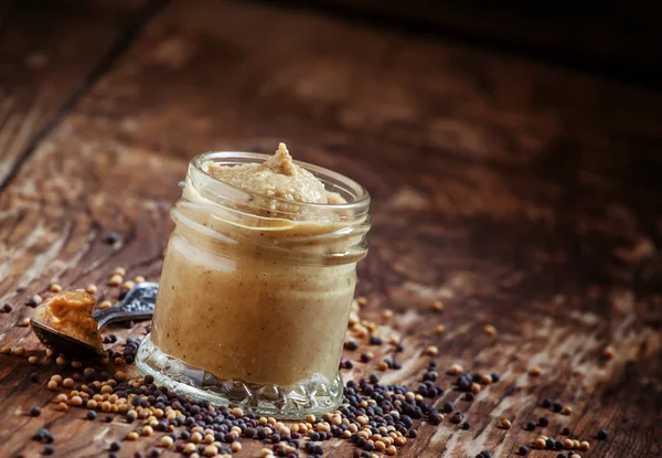 Taze hazırlanmış hardal sosu