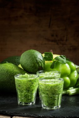 Taze yeşil Detoks güler yüzlü 