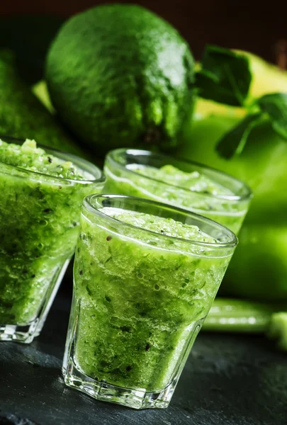 Frischer grüner Detox-Smoothie — Stockfoto