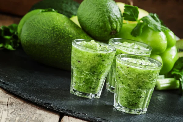 Frischer grüner Detox-Smoothie — Stockfoto