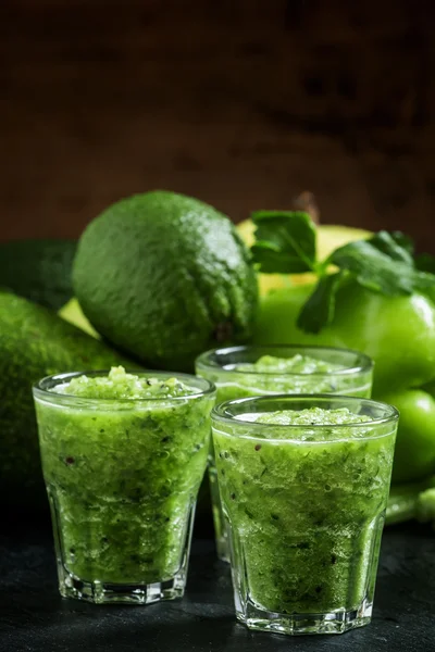 Färsk grön detox smoothie — Stockfoto