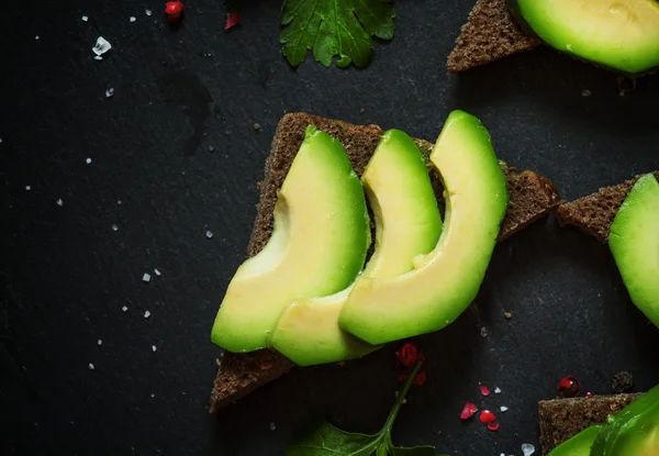 Panini con avocado e spezie — Foto Stock