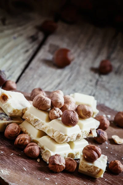Chocolat blanc aux noisettes — Photo