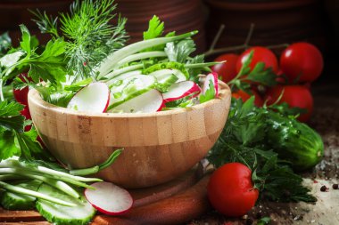 Vejetaryen salata sebze ile