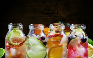 Soğuk narenciye limonata kümesi