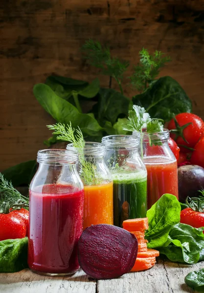 Vier Arten von Gemüsesäften — Stockfoto