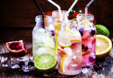 Refreshing lemonades with citrus fruits and ice