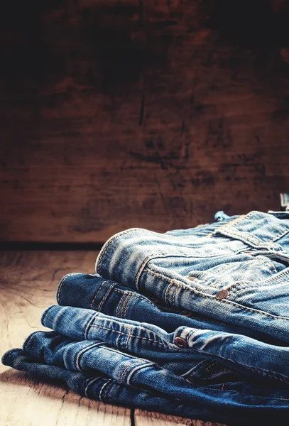 Klassiska casual blå jeans — Stockfoto