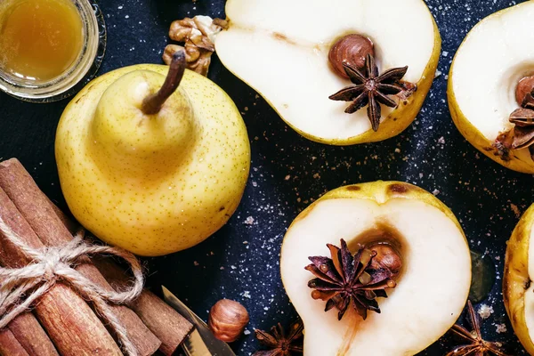 Yellow pears with honey and spices — Stock Photo, Image