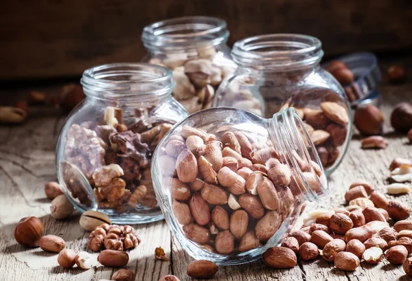 Cam kavanozlarda çiğ fıstık 