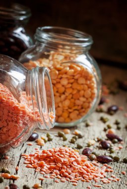 Fasulye karışımı cam, vintage ahşap arka plan