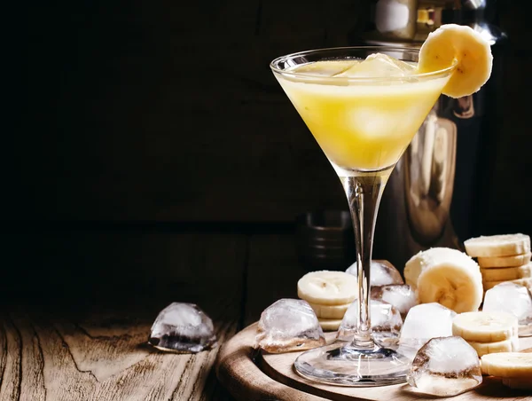 Banana alcoholic cocktail izcaragua — Stockfoto